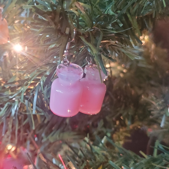 Strawberry 🍓 Boba Tea Earrings - Picture 2 of 3